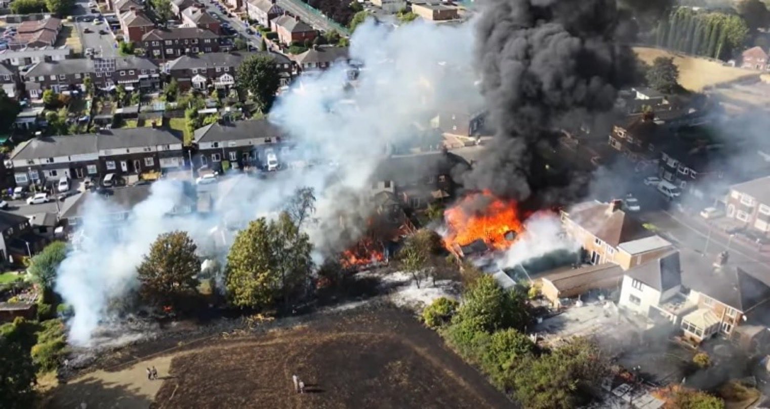 Incendiile se extind în Marea Britanie. Grătarele și focurile, interzise temporar