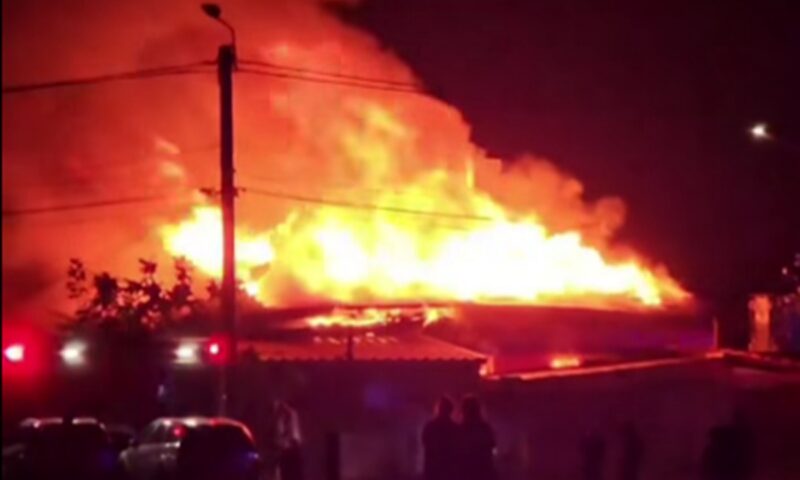 Incendiu violent în Timiș. Un bărbat a murit după ce s-a întors în casă pentru câinele său