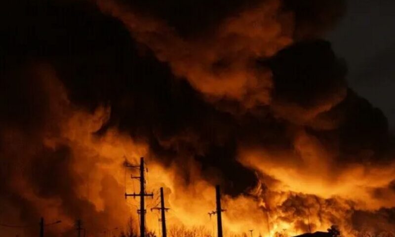 Incendiu la rafinăria Aramco din Arabia Saudită. Instalația are o capacitate de 400.000 de barili pe zi