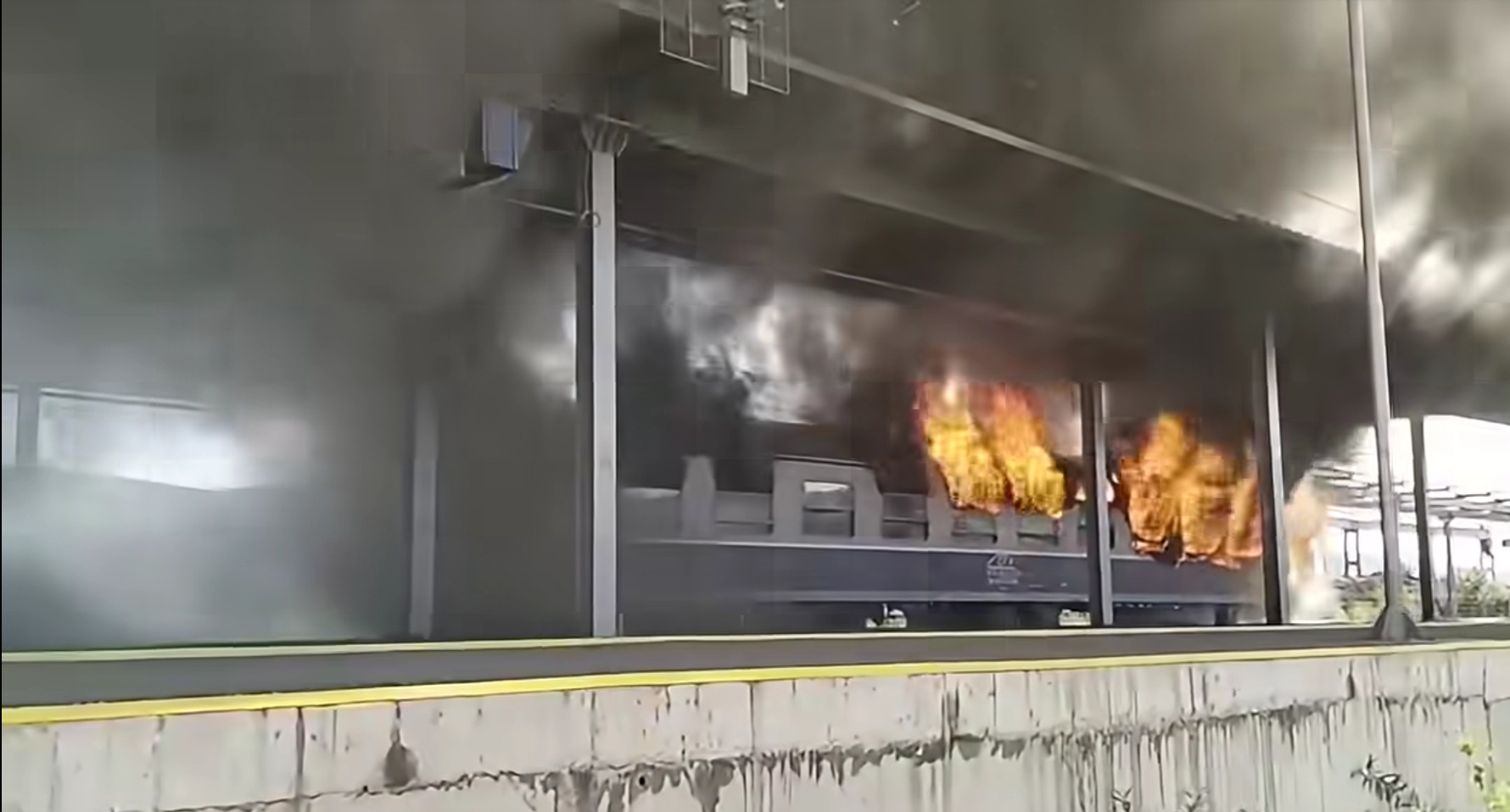 Incendiu tren călători