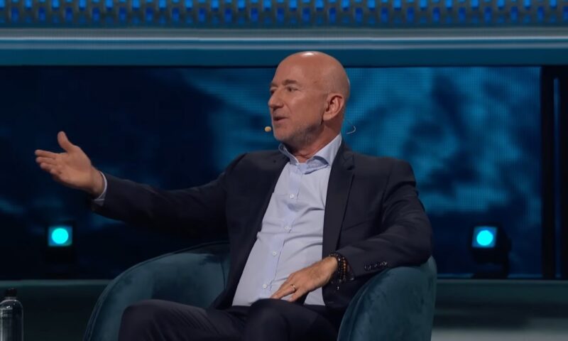 Jeff Bezos ar putea deveni acționar la Liverpool. Miliardarul ar putea cumpăra o treime din club