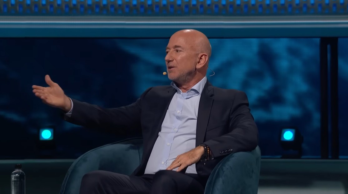 Jeff Bezos ar putea deveni acționar la Liverpool. Miliardarul ar putea cumpăra o treime din club