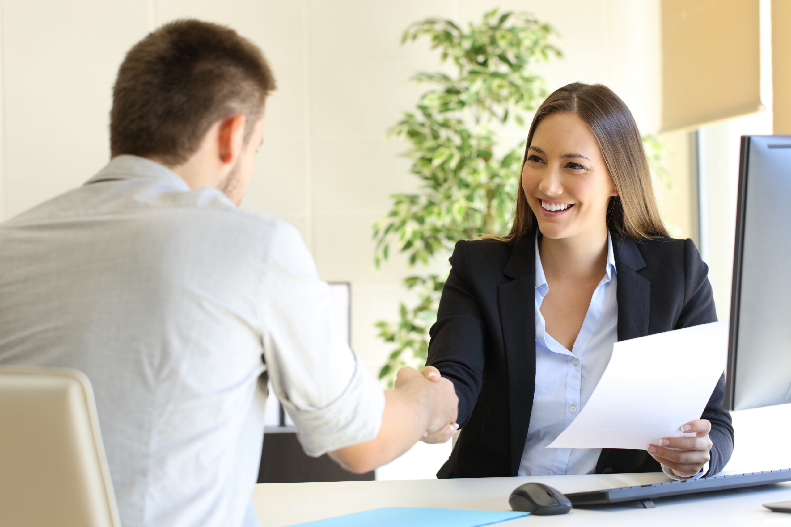 Sondaj eJobs. Inteligența artificială și competiția acerbă blochează angajarea tinerilor pe piața muncii