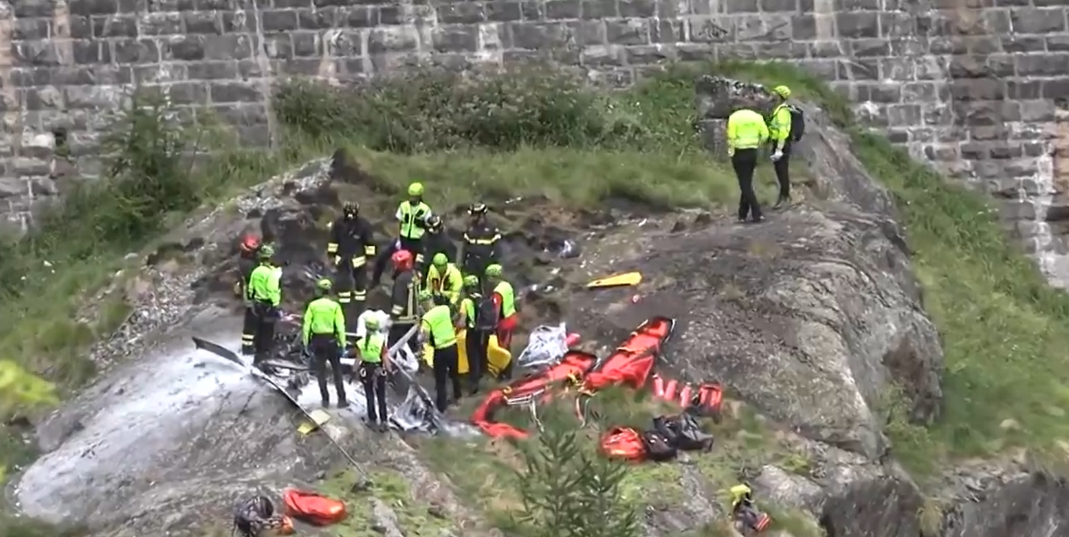 Elicopter, explodat în aer, în Italia. Două persoane au murit