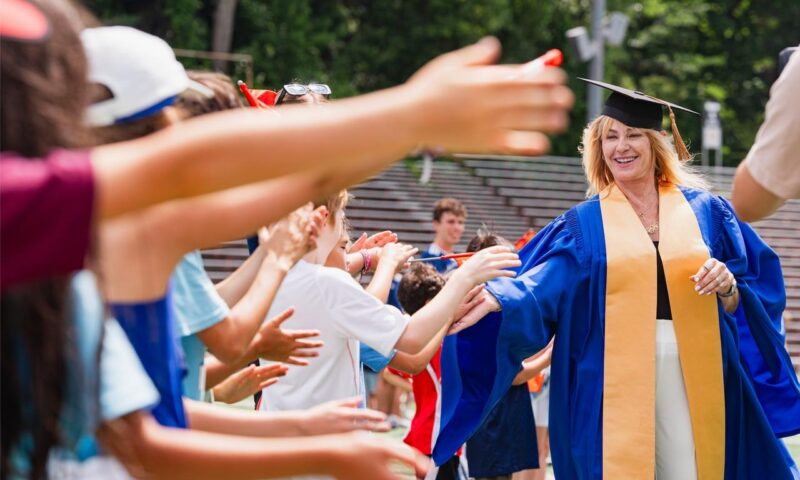 Mesajul unei românce care a trăit alături de Nadia Comăneci primirea titlului de Doctor Honoris Causa