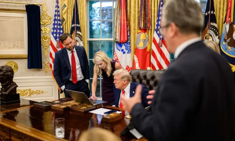 Scrisorile care au alimentat controversele privind apropierea lui Donald Trump de asistenta sa, Natalie Harp