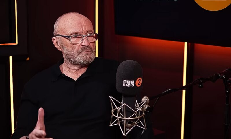Phil Collins dezvăluie că a fost la un pas de moarte: Oamenii veneau să-și ia rămas-bun
