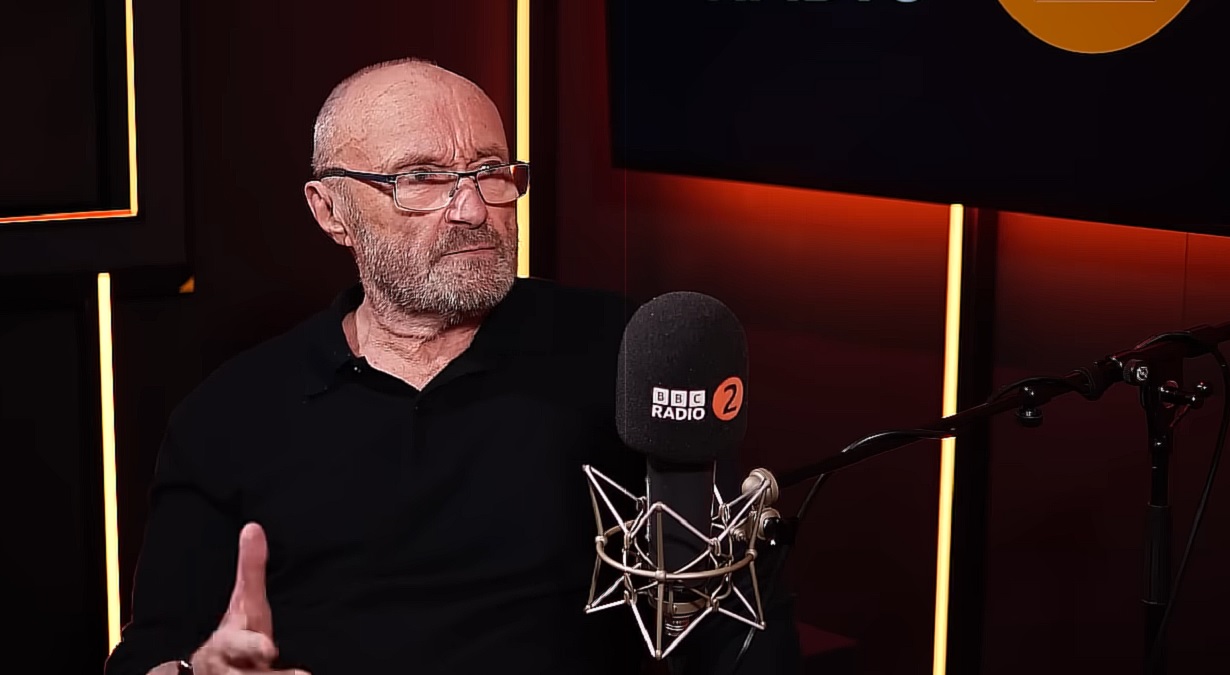 Phil Collins dezvăluie că a fost la un pas de moarte: Oamenii veneau să-și ia rămas-bun