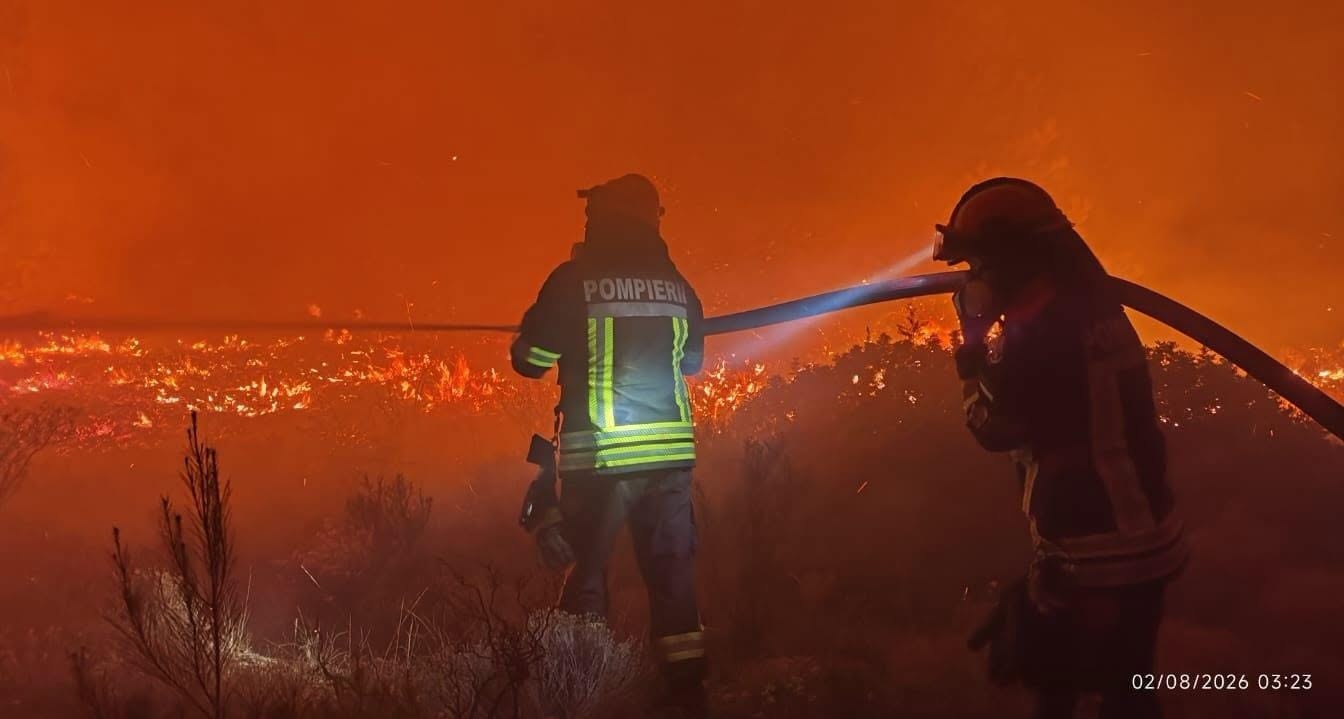 Pompierii români, intervenție dificilă în Franța. Intervenție comună la sol și din aer