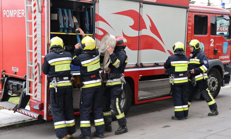 Incendii devastatoare în Serbia. Echipele românești și elicopterele rescEU luptă cu flăcările în rezervația Deliblato Sands