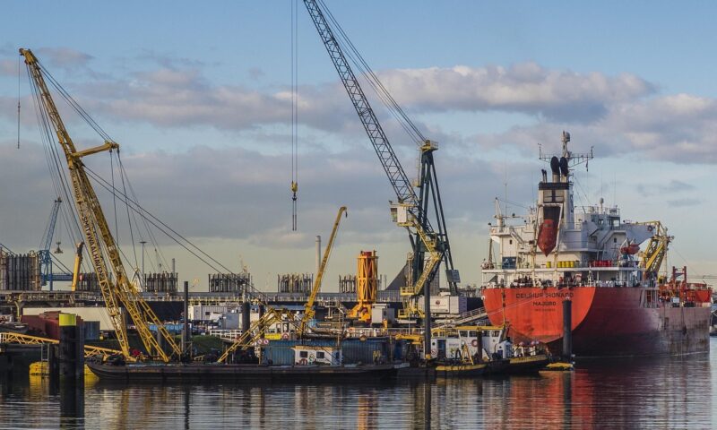 Explozie în cel mai mare port din Europa. O persoană a murit