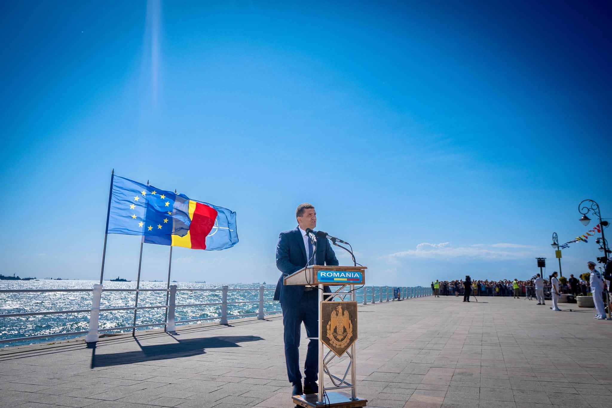 Ministrul Apărării, Radu Miruţă, explicații despre nava care a luat foc în Marea Neagră