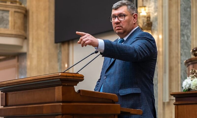 Senatorul Robert Ghiță, acuzat de soție de violență. Poliția a emis ordin de protecție