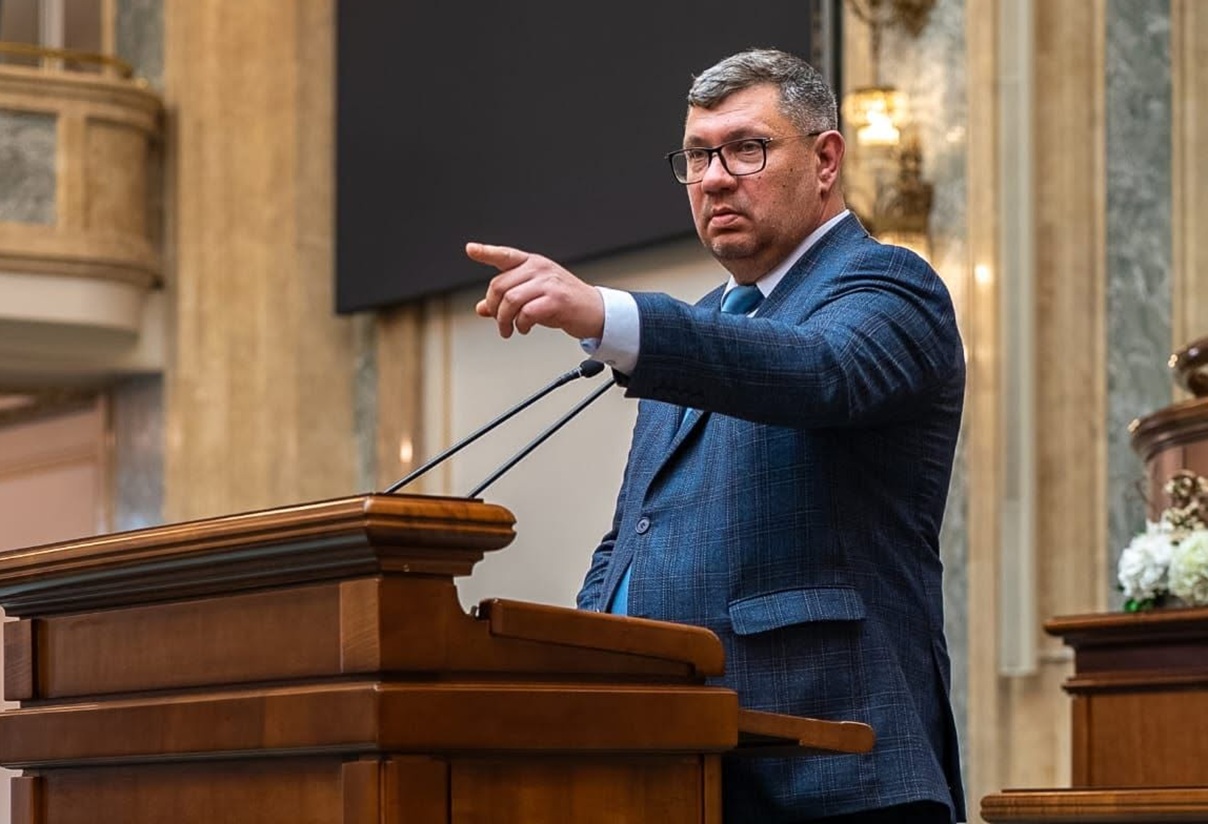 Senatorul Robert Ghiță, acuzat de soție de violență. Poliția a emis ordin de protecție