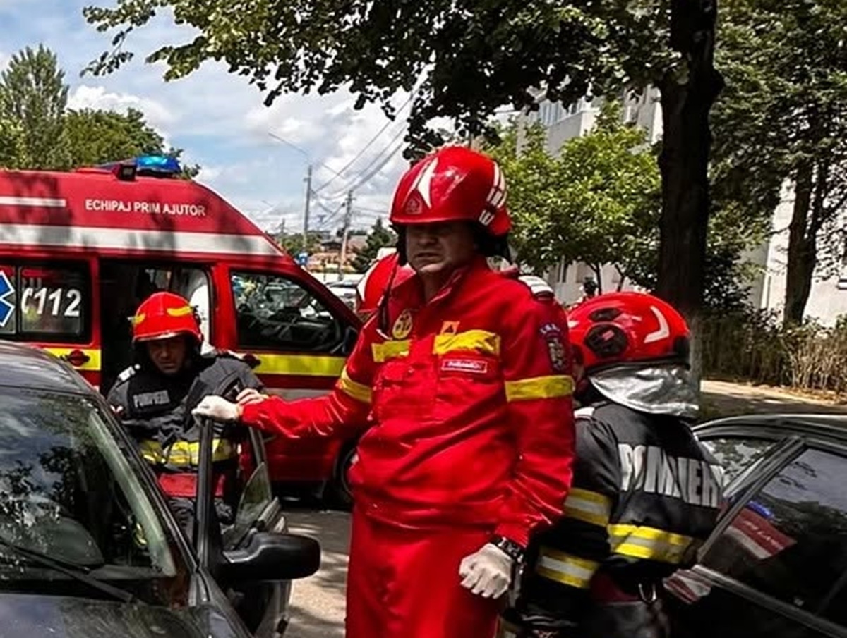 Accident grav în Brăila. Două persoane au murit, iar trei copii au fost răniți