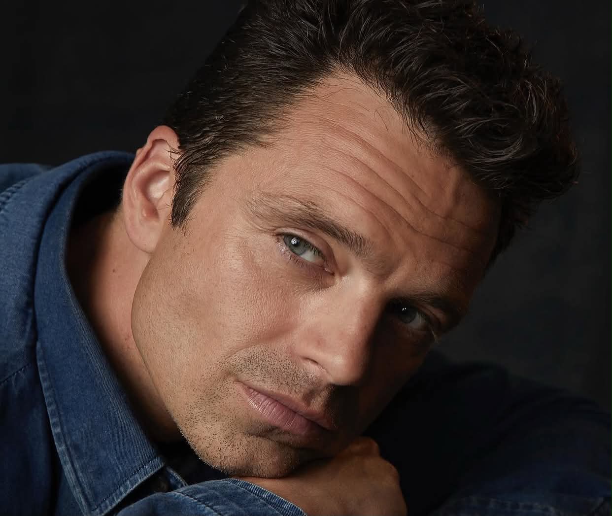 Sebastian Stan a devenit tată la 43 de ani. Detaliul ținut secret de familia actorului