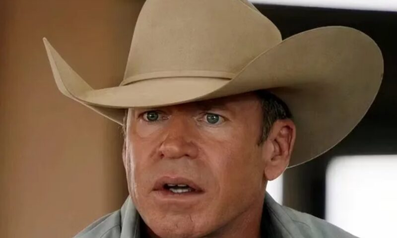 Cum a fost „cumpărat” Taylor Sheridan de Paramount. Rolul fermei Four Sixes