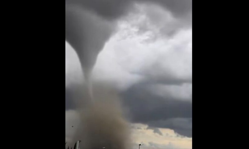 Tornadă în Franța, cu 41 de răniți și 300 de case distruse. Video & foto