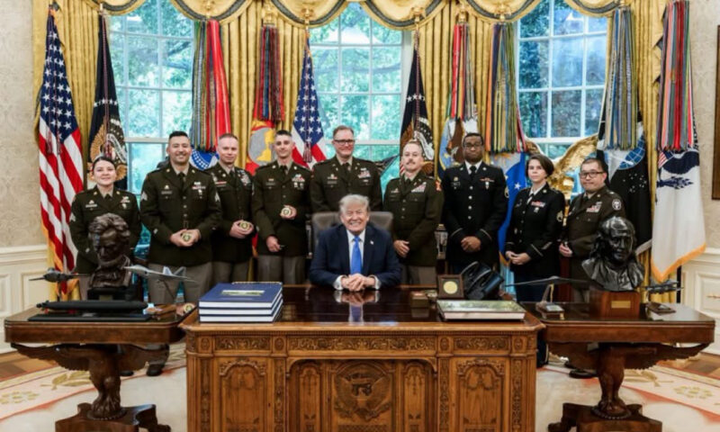 Noua apariție a lui Trump a aprins internetul. Toată lumea vorbește despre același detaliu