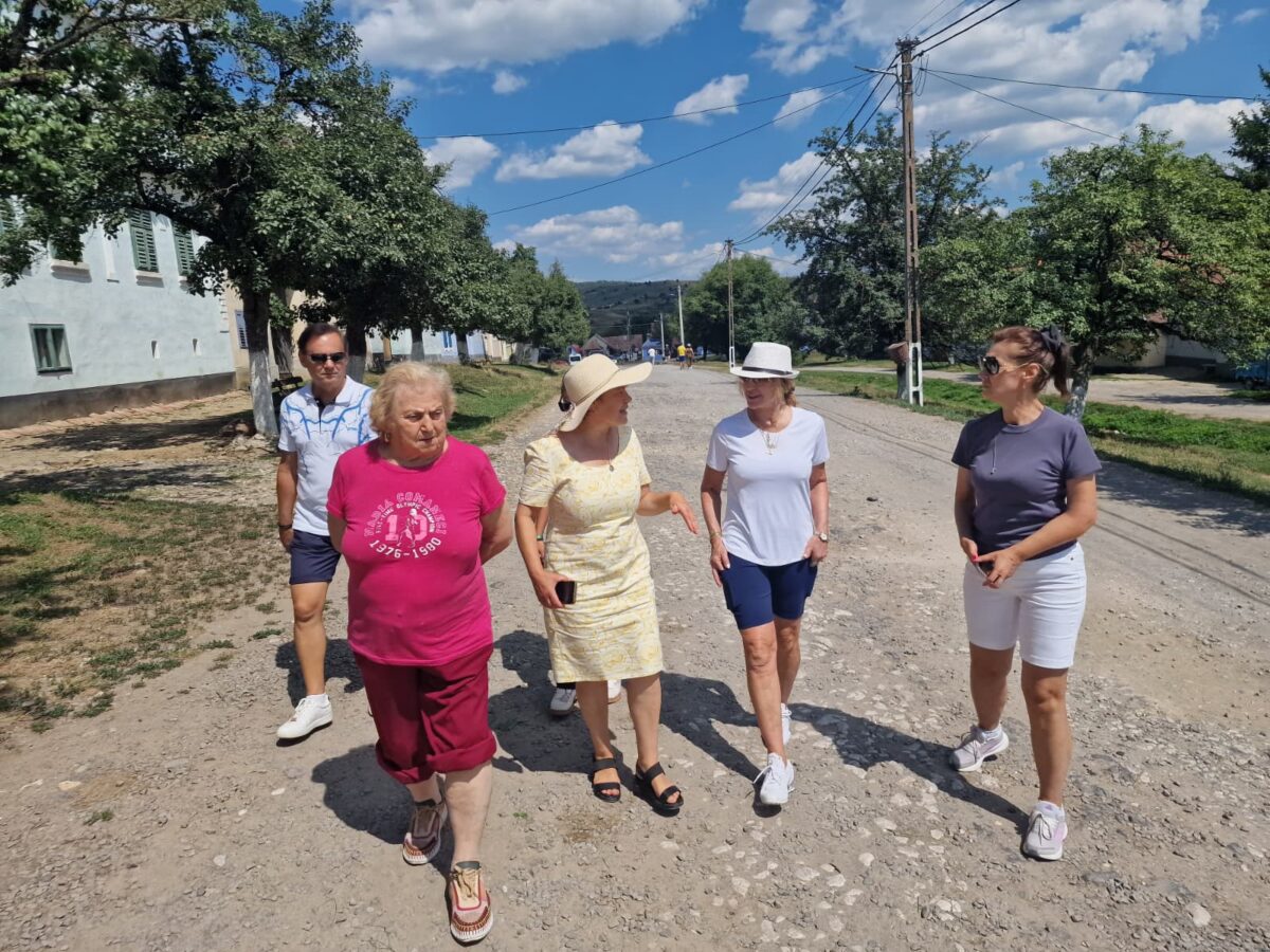 Zi de neuitat la Viscri. Nadia Comăneci, alături de familie, pe urmele regalității, tradiției și performanței
