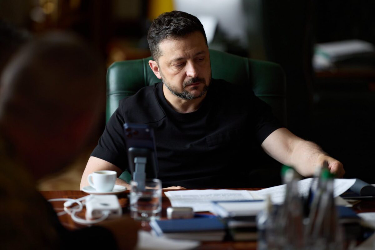 Fostul ministru al Apărării din Ucraina, demis de Zelenski, cere alegeri în timpul războiului și acuză o „criză de guvernare”