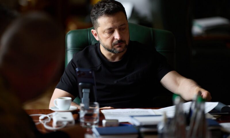 Fostul ministru al Apărării din Ucraina, demis de Zelenski, cere alegeri în timpul războiului și acuză o „criză de guvernare”