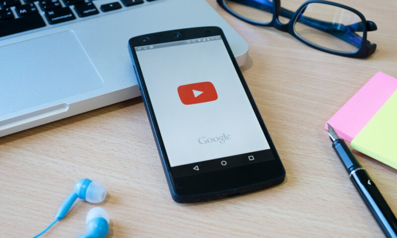 YouTube schimbă modul în care numără vizualizările. Noua regulă intră în vigoare pe 24 august