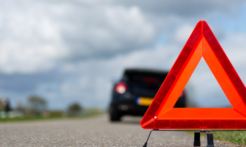 Focuri de avertisment după un accident pe DN 7. Doi tineri au fost arestați preventiv