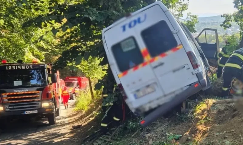 Accident de microbuz în Bacău, cu cinci victime