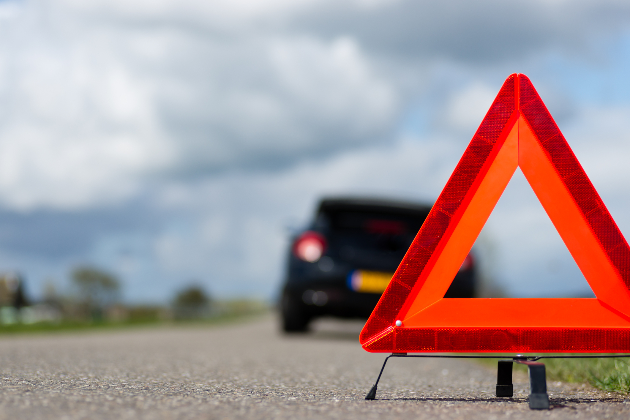 Focuri de avertisment după un accident pe DN 7. Doi tineri au fost arestați preventiv
