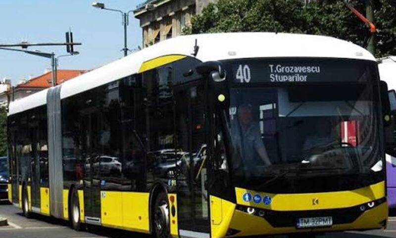 Ciocnire între un autobuz cu 40 de pasageri și un camion, la Timișoara