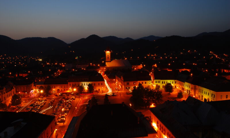 Orașul din România care economisește energie fără să stingă luminile de pe străzi