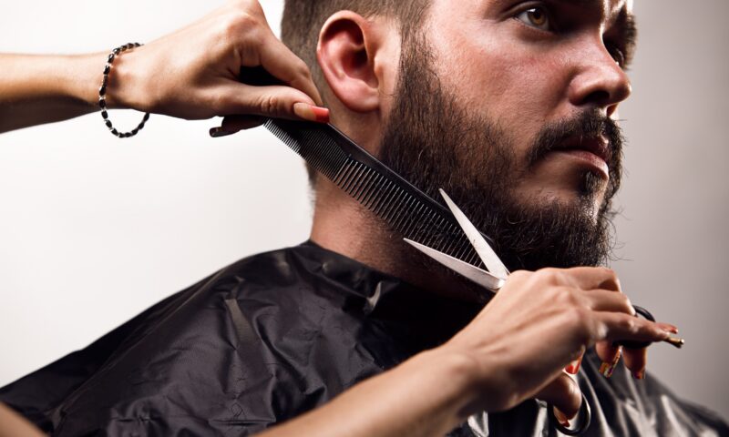 Cum înveți să-ți aranjezi singur barba și cât te costă, de fapt