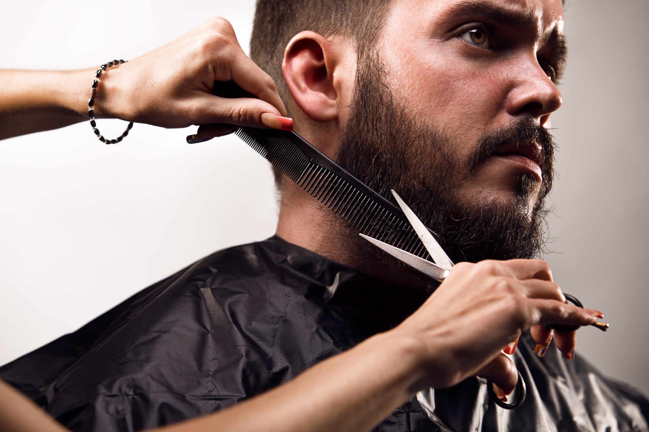 Cum înveți să-ți aranjezi singur barba și cât te costă, de fapt