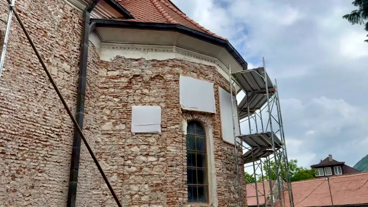 Descoperire uimitoare pe șantierul Bisericii Sfântul Nicolae din Șcheii Brașovului. Ce au găsit constructorii în zidurile vechi de secole