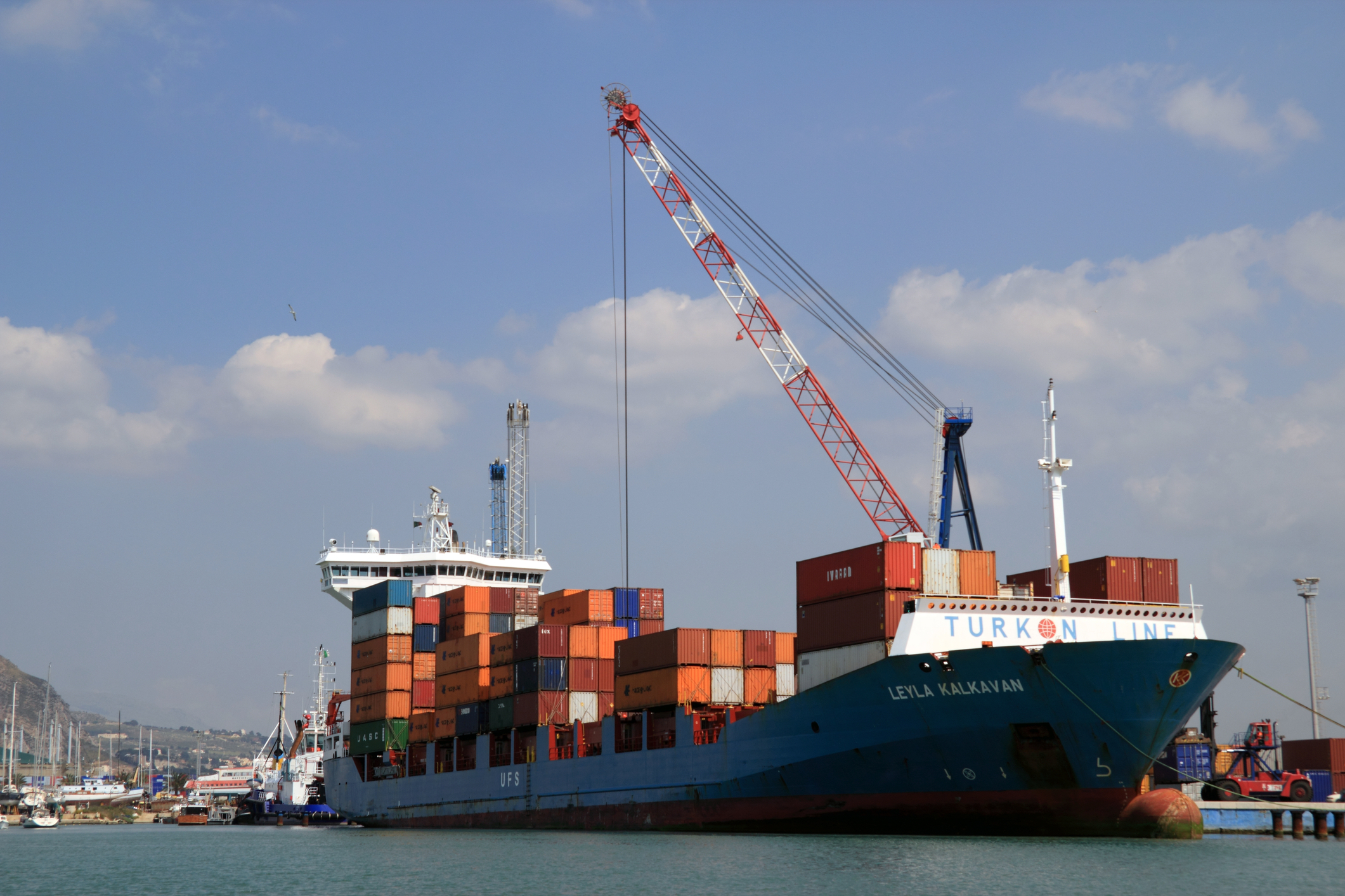 Turcia începe să limiteze traficul naval spre Marea Neagră. Navele comerciale sunt ținute în așteptare