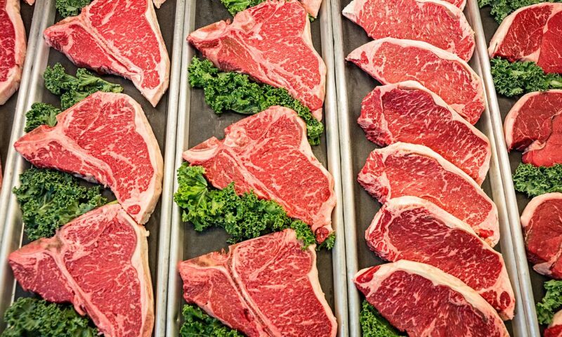 Donald Trump elimină taxele vamale pentru importul a 300.000 de tone de carne