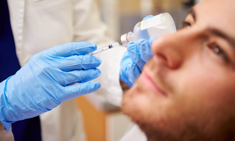 De ce apelează tot mai mulți bărbați la chirurgia estetică. În clinicile din SUA devin majoritari