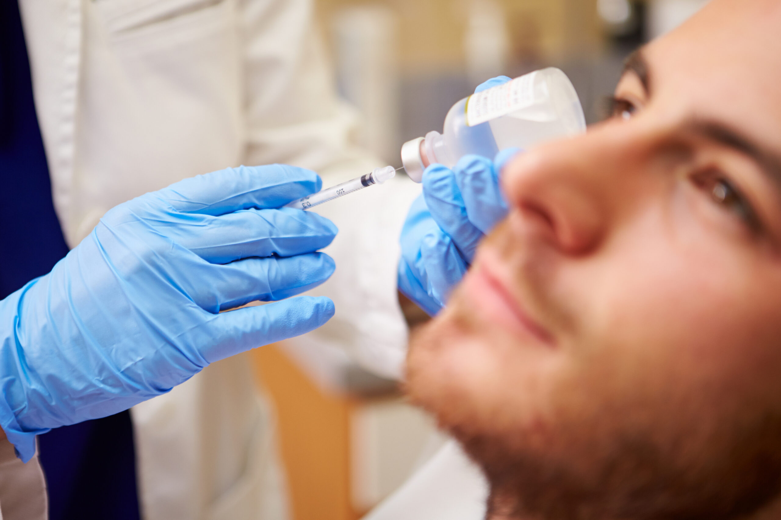 De ce apelează tot mai mulți bărbați la chirurgia estetică. În clinicile din SUA devin majoritari