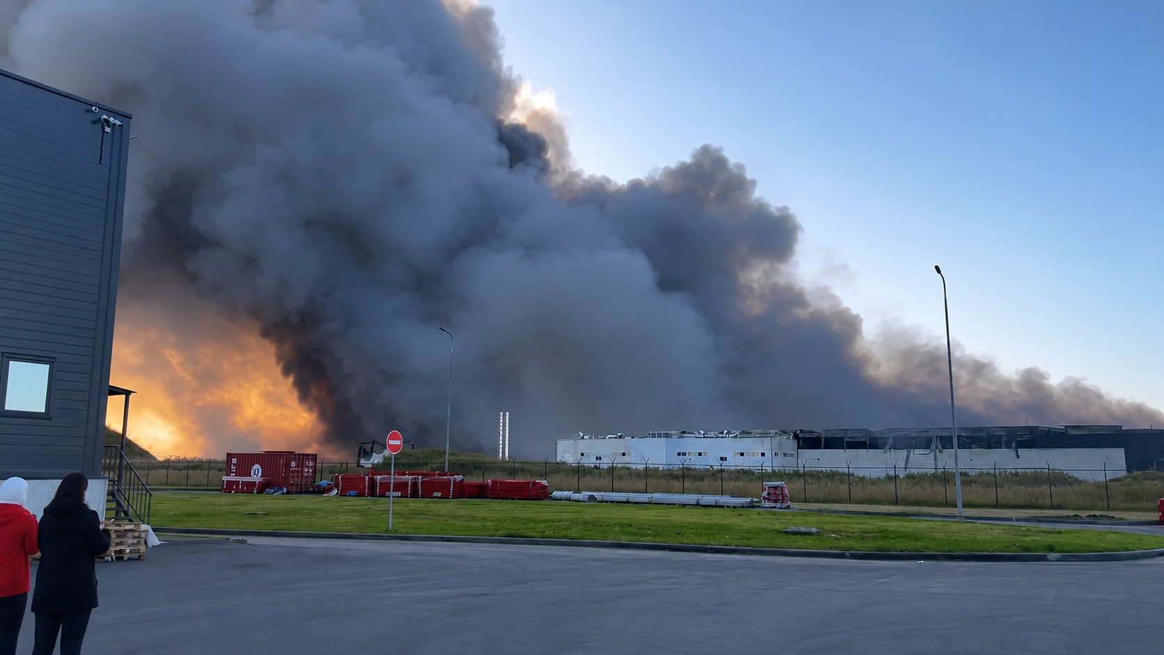 Incendiu uriaș la un depozit Wildberries din Rusia. Flăcările s-au întins pe 100.000 de metri pătrați