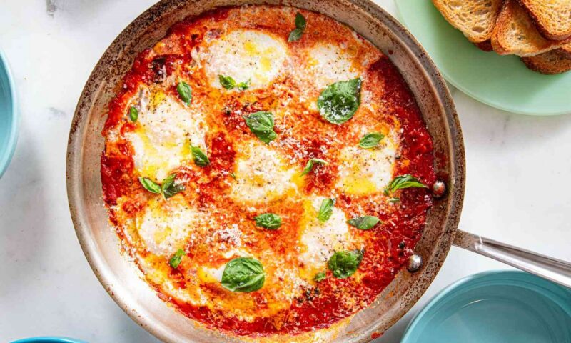 Cele mai ciudate ouă ochiuri. De la mămăligă la ouă roz sau „eggs in purgatory”