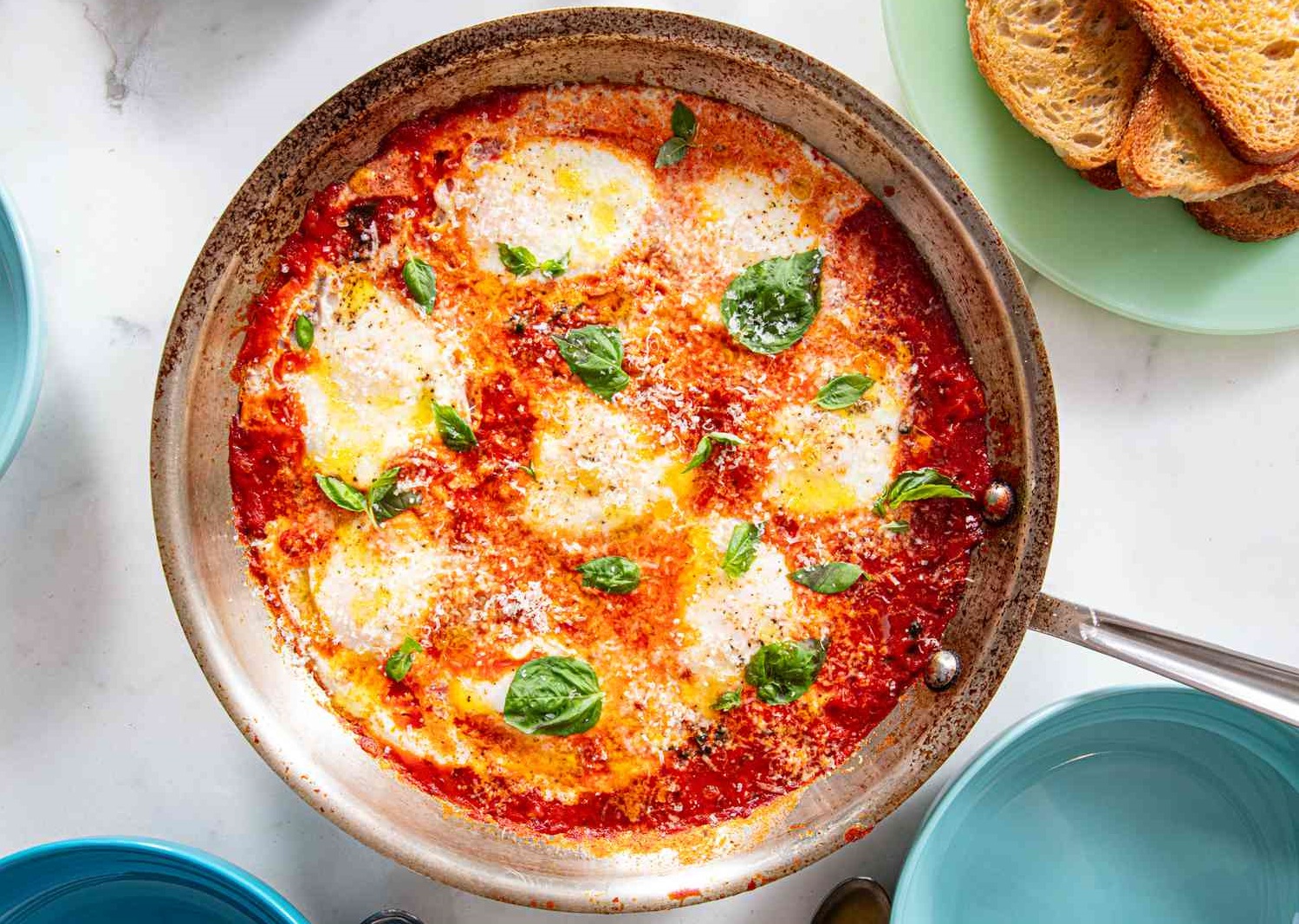 Cele mai ciudate ouă ochiuri. De la mămăligă la ouă roz sau „eggs in purgatory”