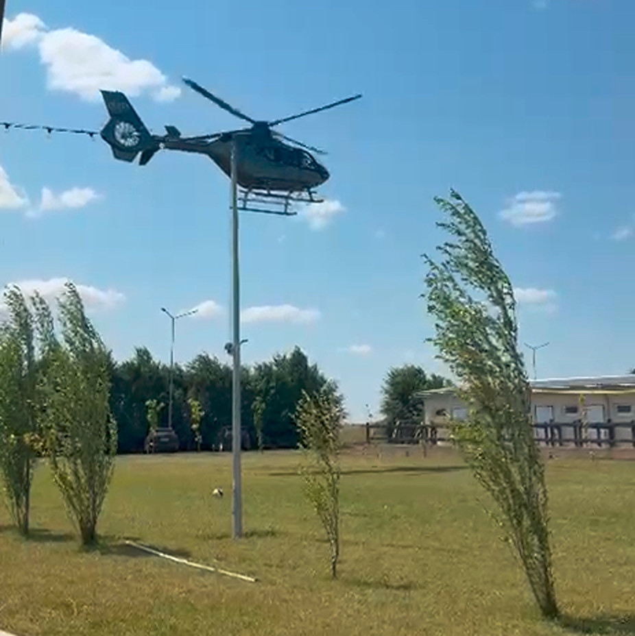 Un elicopter a aterizat într-un centru de echitație din Constanța. Motivul pentru care a ajuns acolo