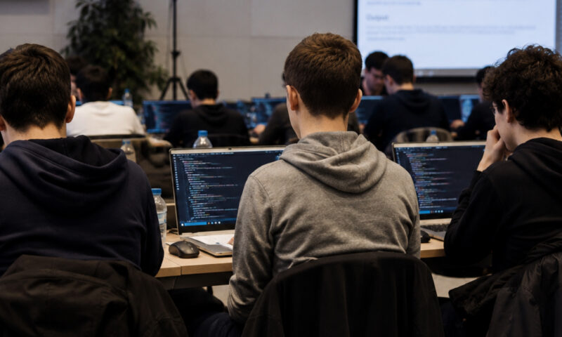România, pe podiumul mondial al performanței în informatică. Elevii români au strălucit la Olimpiada Internațională