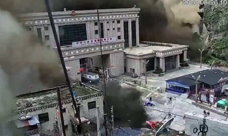 Aproape 1.500 de oameni, dați dispăruți după inundațiile din Nepal. Sute de turiști străini, printre cei căutați