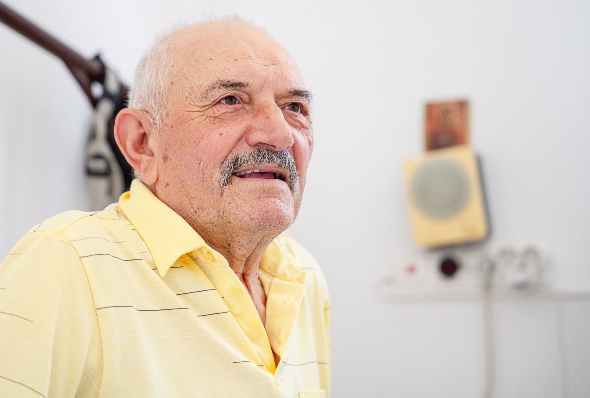 Ciobanul care a trecut ilegal în 1989 granița cu Ungaria cu o turmă de 1.400 de oi. A declanșat o criză internațională