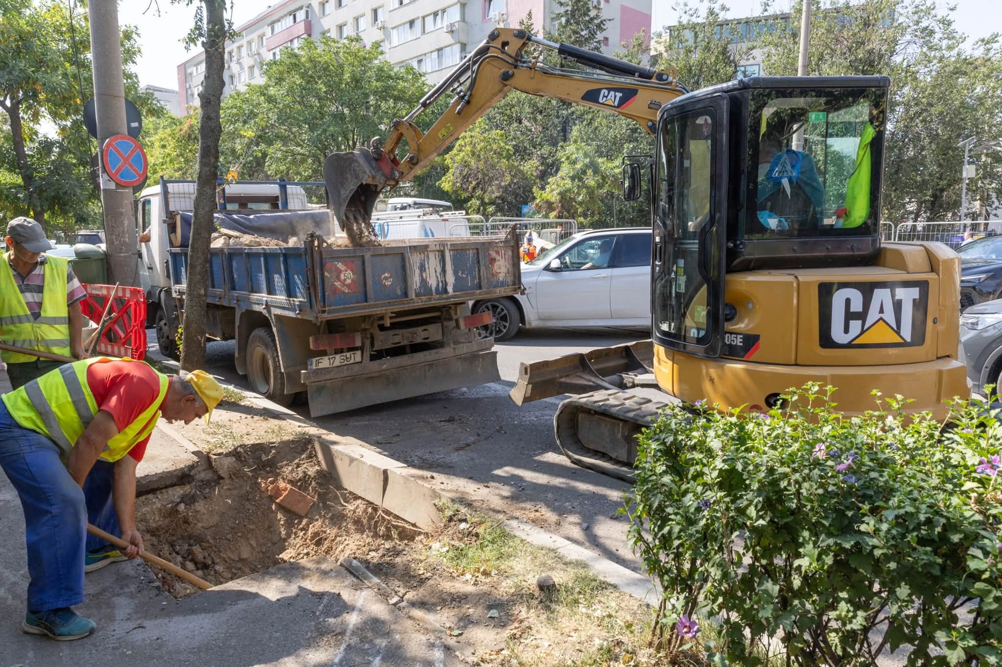 Lucrări de anvergură pe Bulevardul Dinicu Golescu. Se schimbă șinele de tramvai și conductele din zona Gării de Nord
