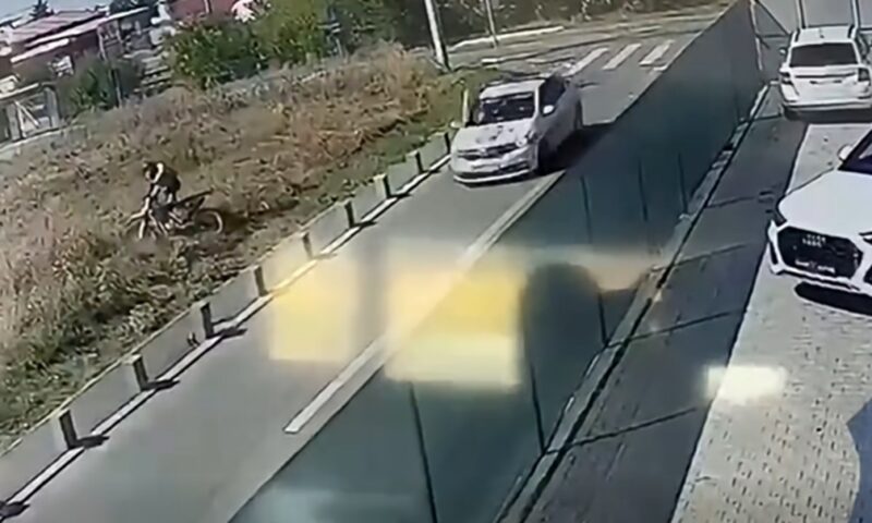 Urmărire în Chiajna: un motociclist fără permis a fugit de Poliție și a intrat pe un teren viran. Cum s-a încheiat cursa