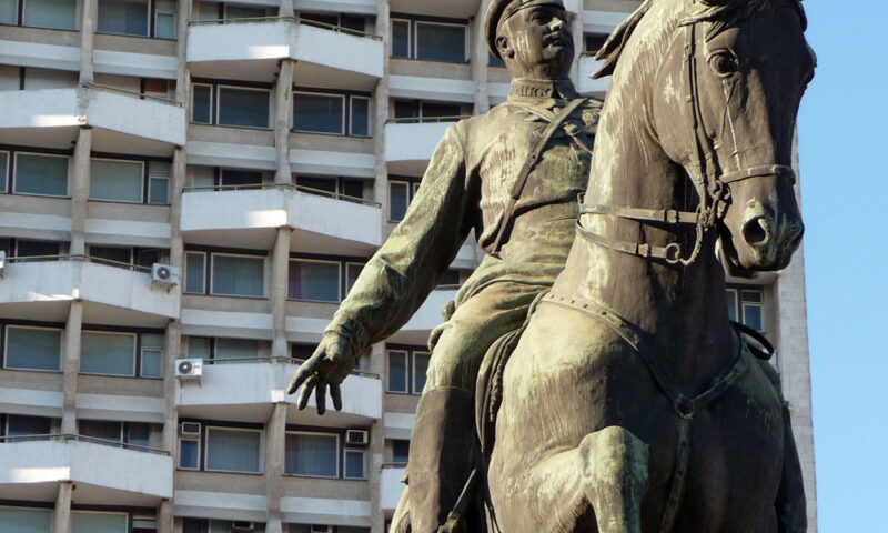 Problema monumentelor sovietice revine în actualitate: Să fie duse la muzeu!