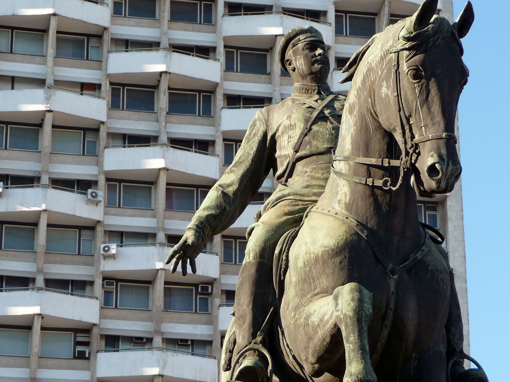 Problema monumentelor sovietice revine în actualitate: Să fie duse la muzeu!